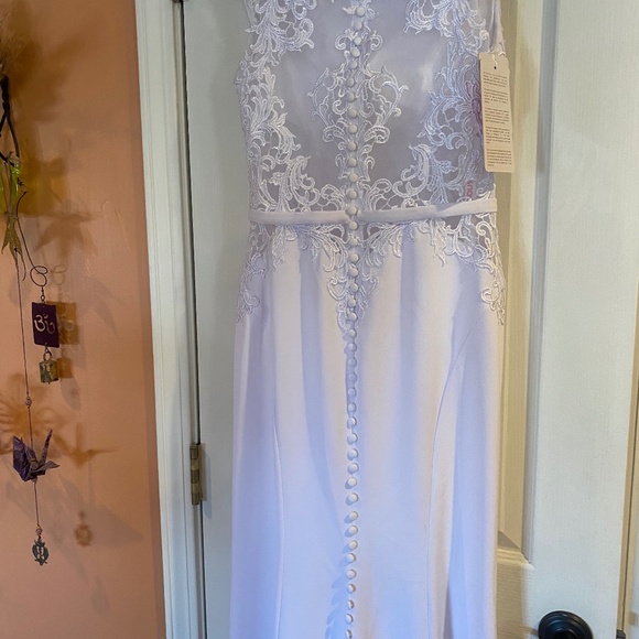 Wedding dress - Picture 1 of 4